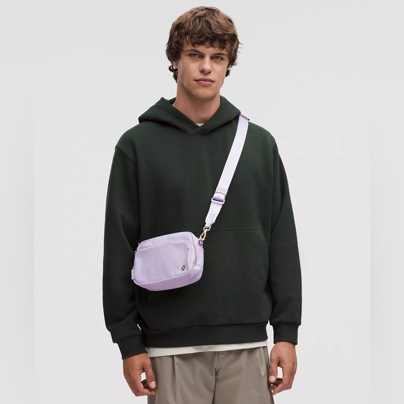 Lululemon Everywhere Crossbody Bag 2L Metal Hardware- Lavender Frost/Gold - Picture 5 of 5